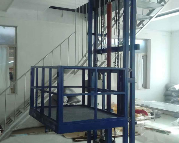 固(gù)定導軌式升(sheng)降機