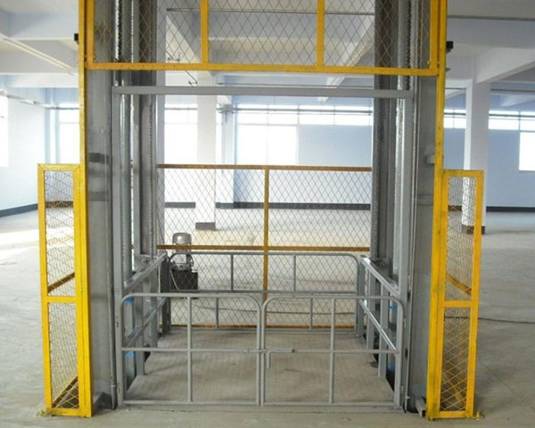 固定導(dao)軌式升降機